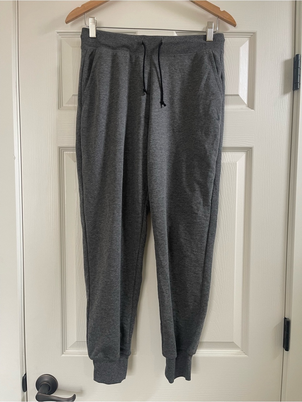 NWT Women’s Nike Yoga Jogger Sweat Pants Heather Dark Gray Size M